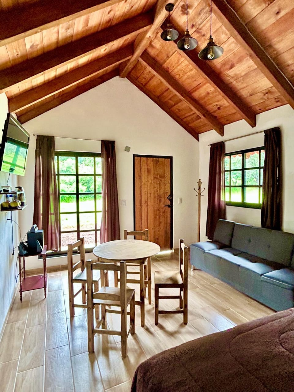 Communal lounge/ TV room, TV and multimedia, Living room, Seating area, Dining area, Evening entertainment