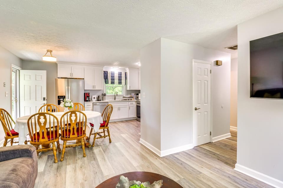 4 Mi to Hampton Coliseum: Home w/ Yard! House in Hampton