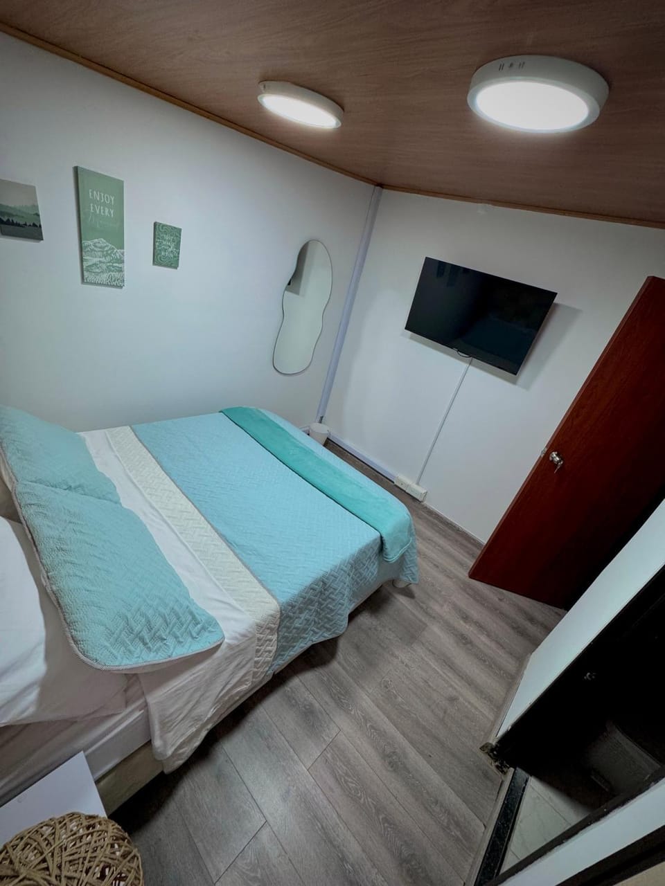 Photo of the whole room