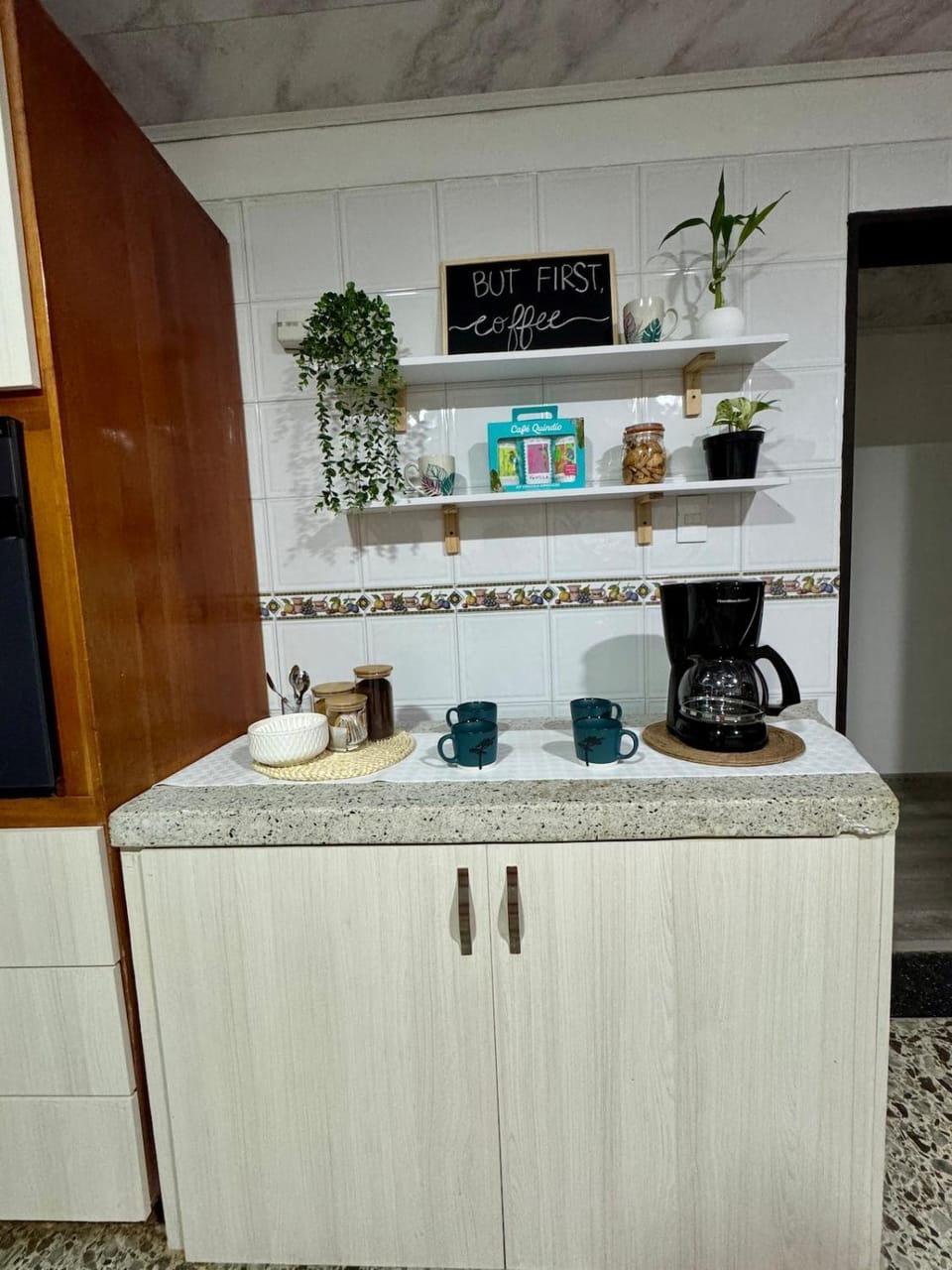 Coffee/tea facilities, Kitchen or kitchenette