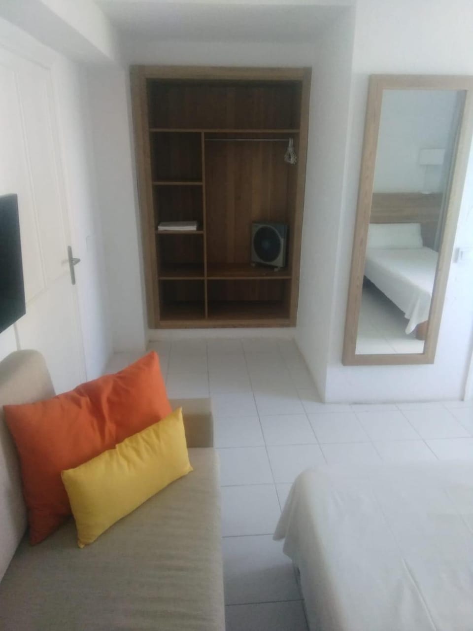 Private Double Room Bed and Breakfast in Llevant