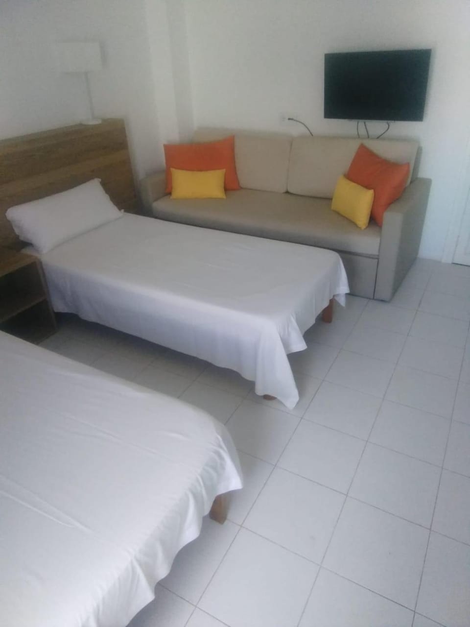Private Double Room Bed and Breakfast in Llevant