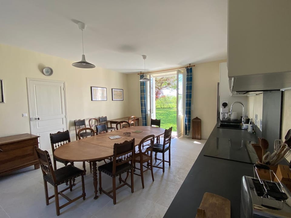 Dining area, kitchen