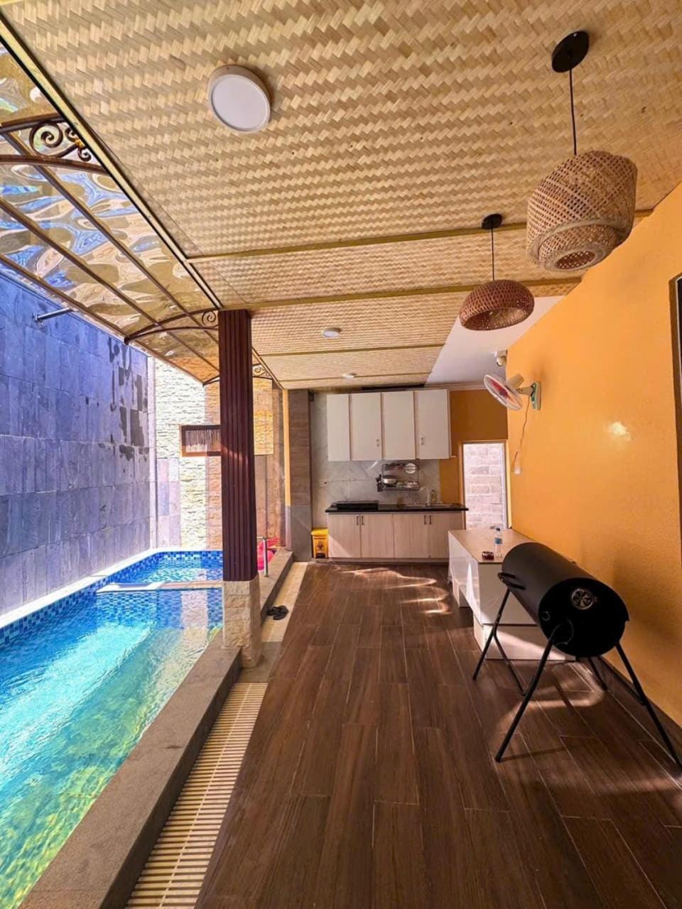 Lounge or bar, Pool view, Swimming pool, sunbed
