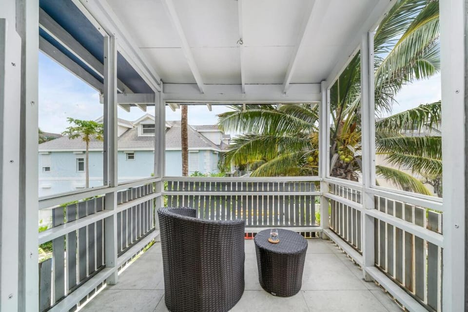 Sandbox Studio at Love Beach- Beachfront! Apartment in Nassau