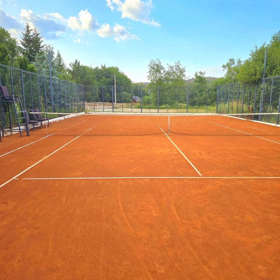 Tennis court
