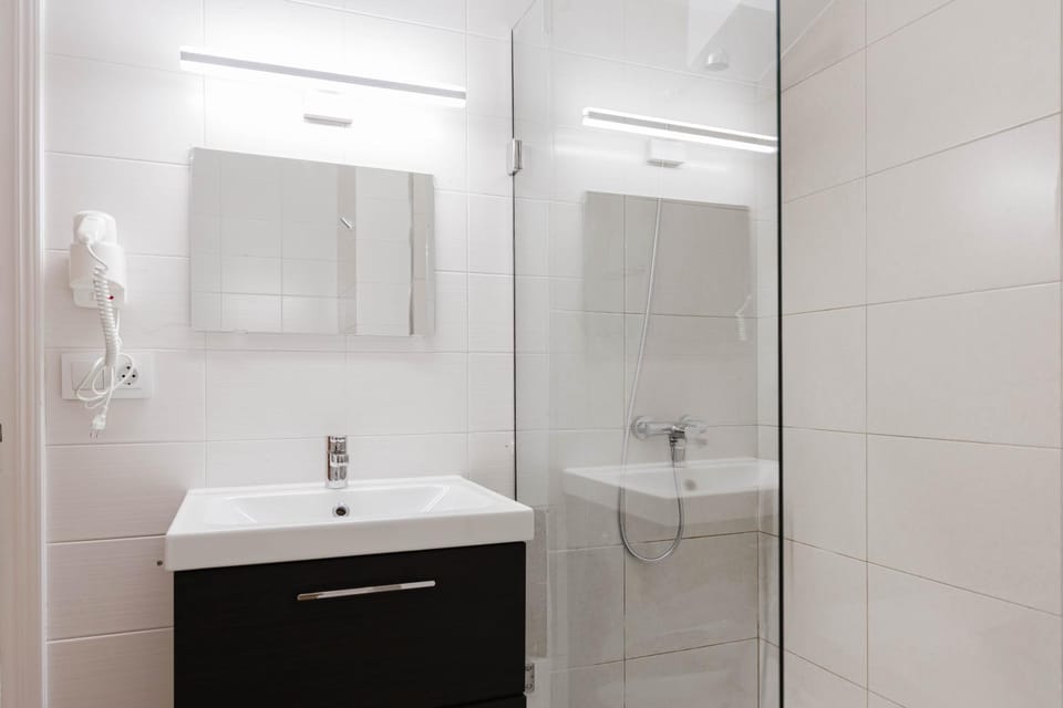 Shower, Bathroom, towels