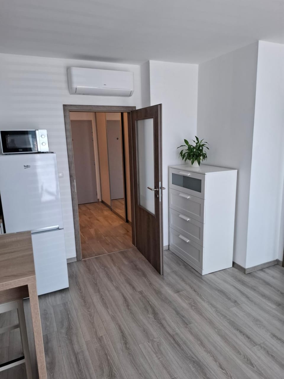 wardrobe, air conditioner