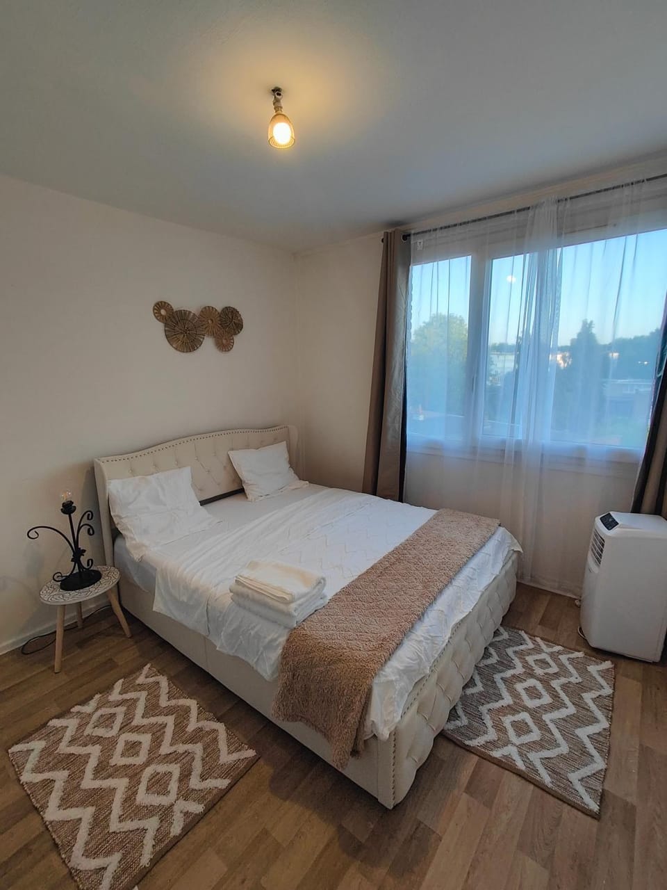 Bed, Photo of the whole room, Bedroom