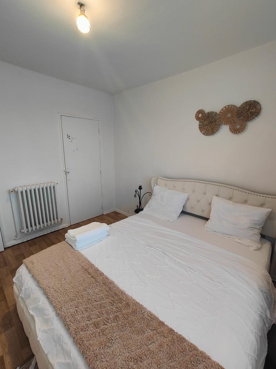 Bed, Bedroom, heating