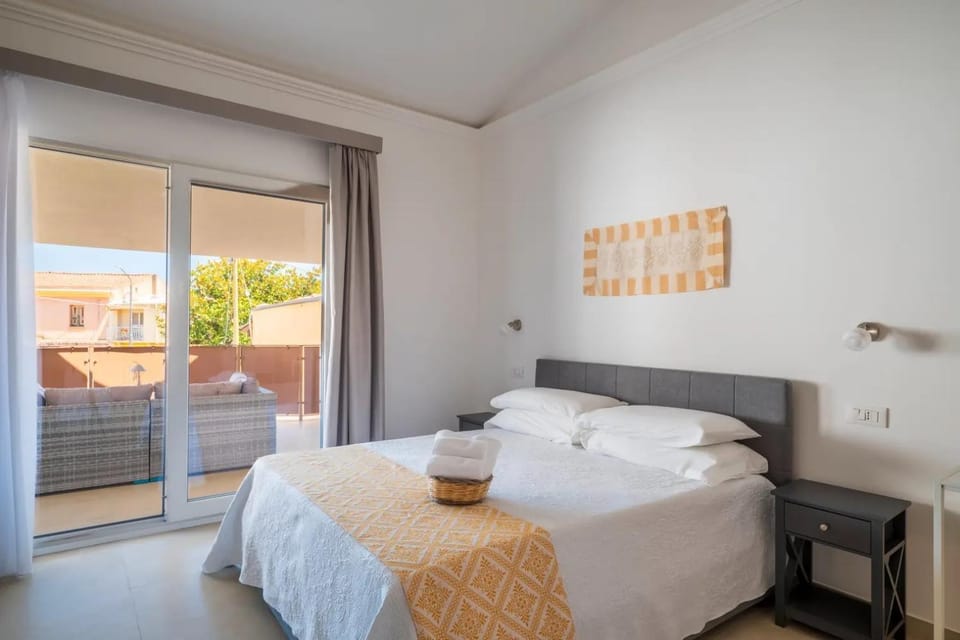 Bed, Balcony/Terrace, Bedroom