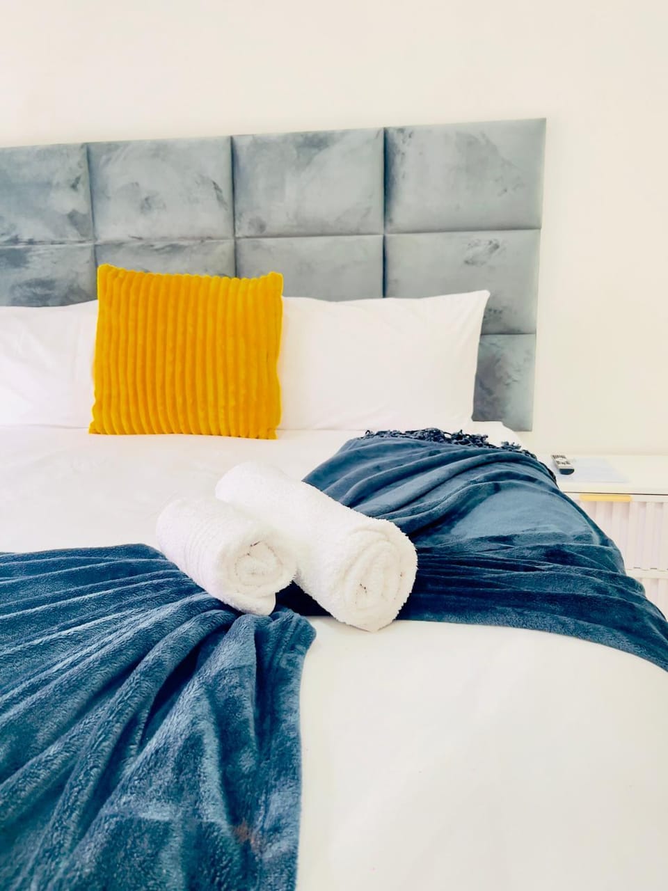 Bed, Photo of the whole room, Bedroom, towels
