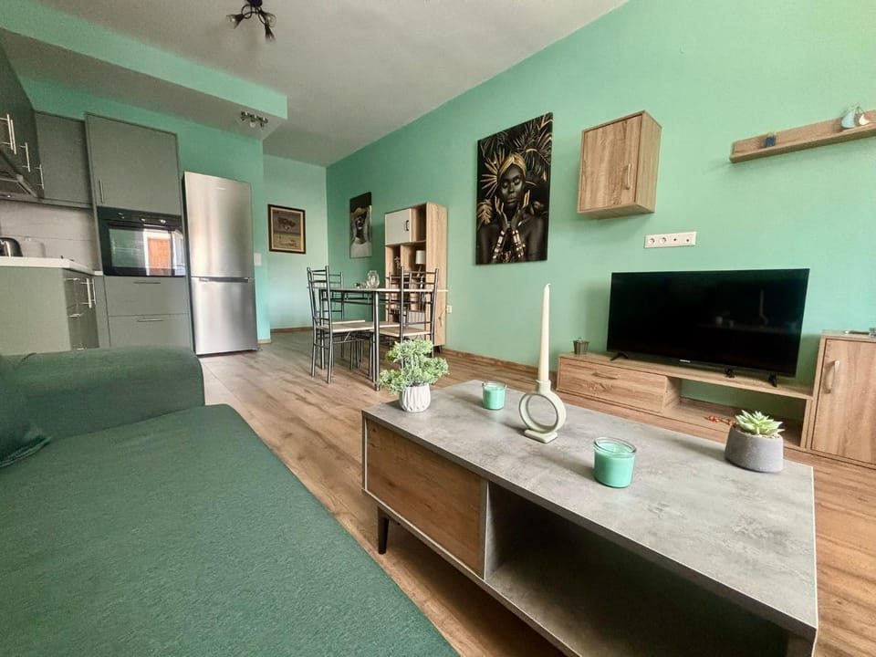 Living room, Seating area, Dining area, Evening entertainment