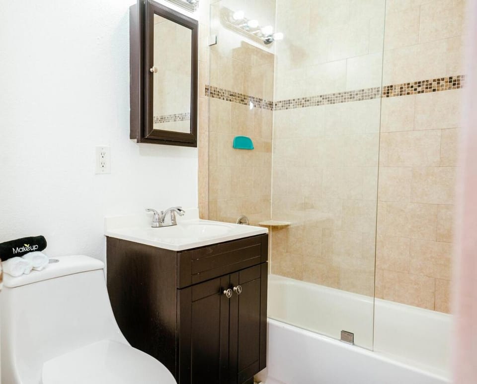 Luxe 4 BR Heated Pool - Hardrock - Stadium - Beach House in Hollywood