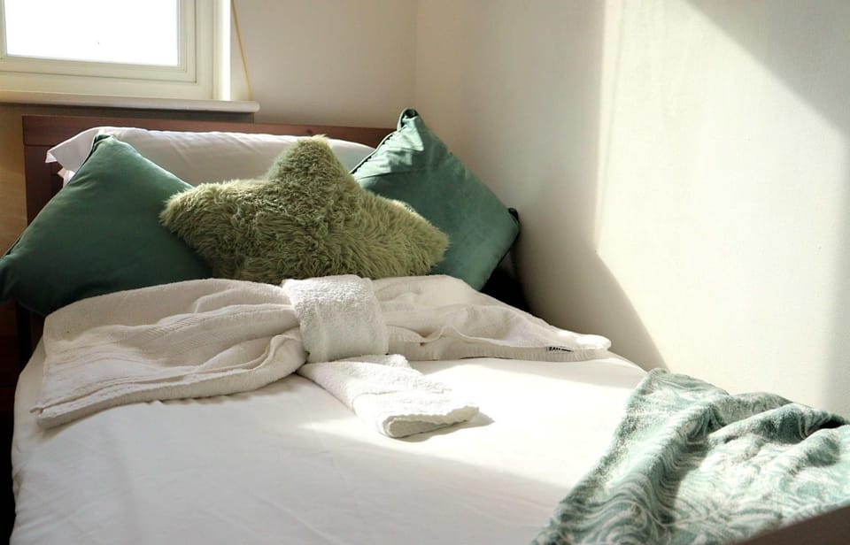 Bed, Photo of the whole room, Bedroom, towels