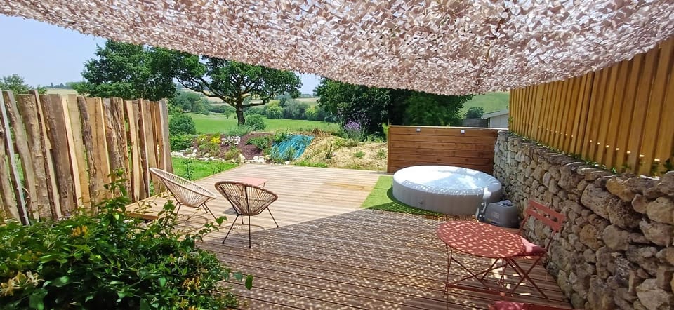 Patio, Day, Hot Tub, Balcony/Terrace, Dining area, Garden view