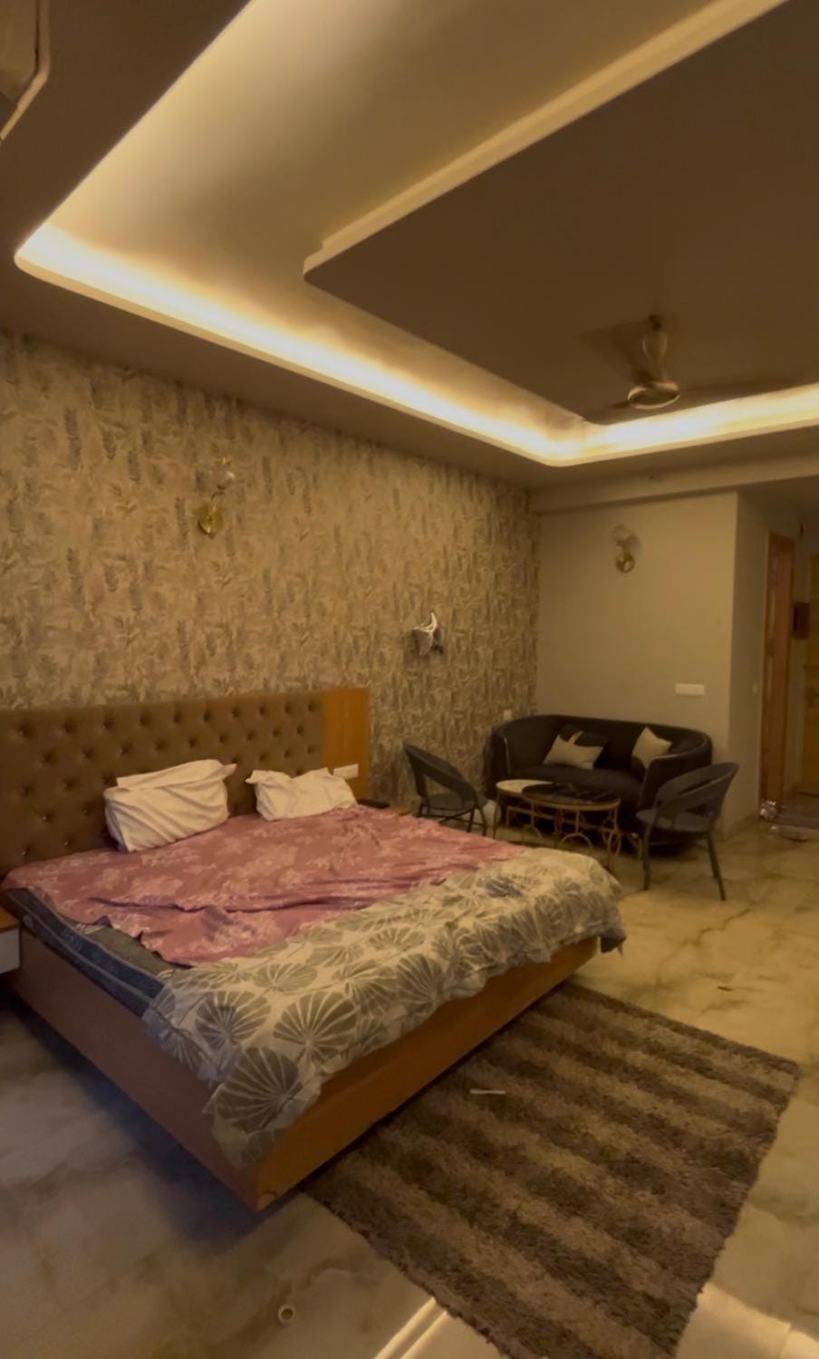 Luxury style room Apartment in Noida