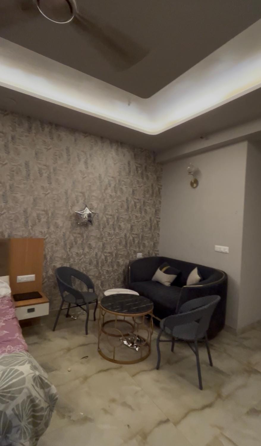 Luxury style room Apartment in Noida