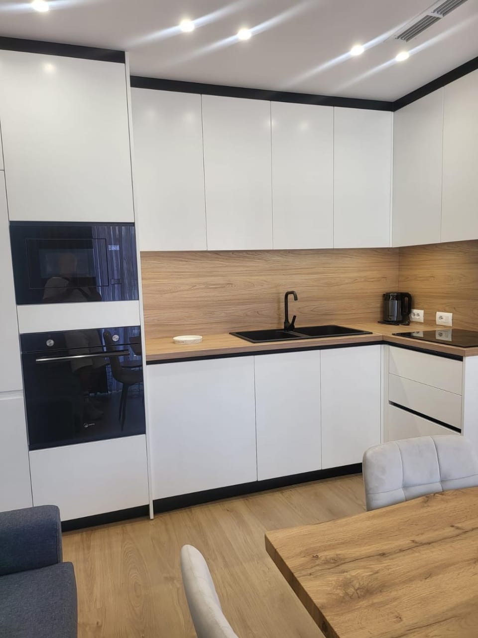 Coffee/tea facilities, Kitchen or kitchenette, oven