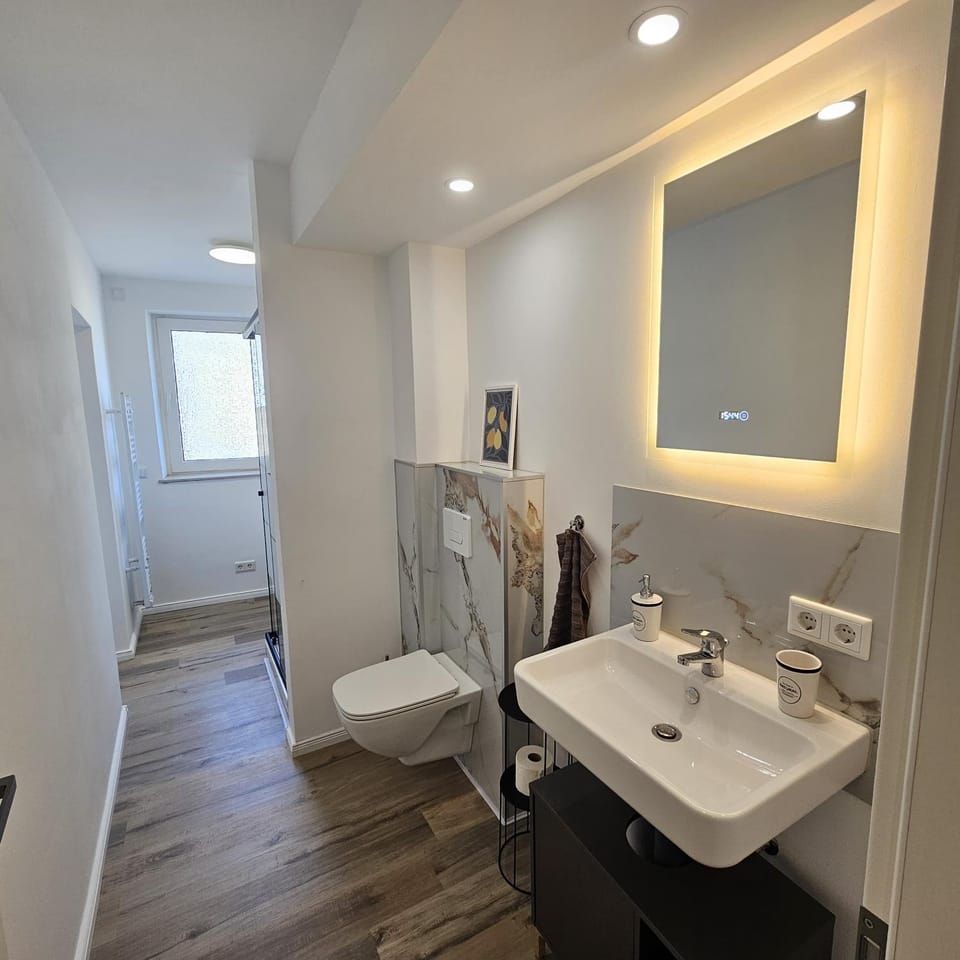 Shower, Toilet, Bathroom, towels, washing machine