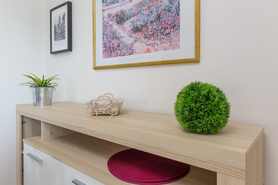 Decorative detail, Dining area