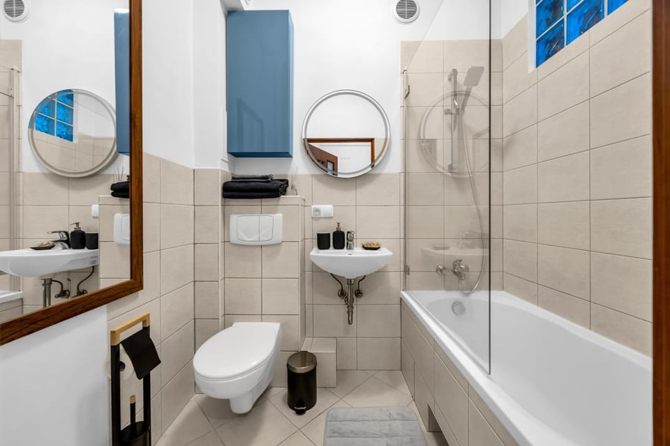 Shower, Toilet, Bathroom, Bath, towels