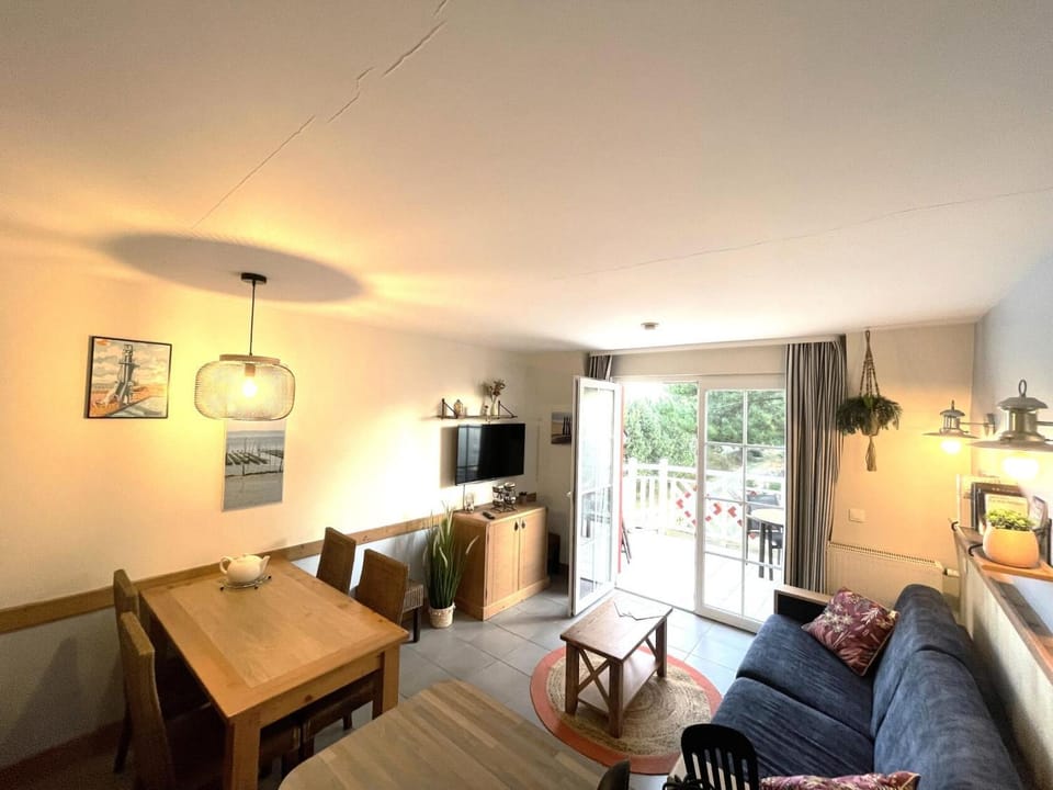 Bed, kitchen