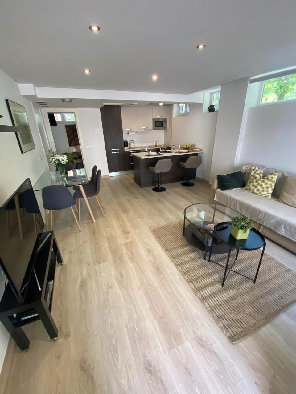 TV and multimedia, Living room, Dining area