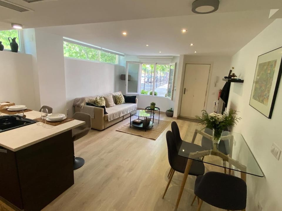 Living room, Photo of the whole room