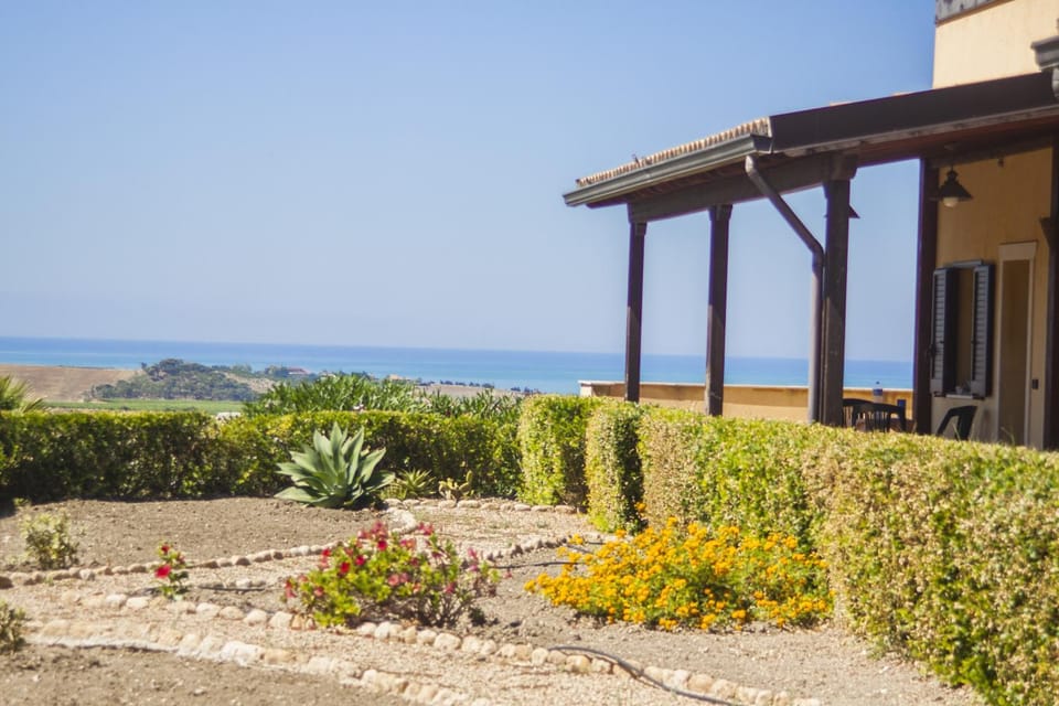 Patio, Day, Garden, Balcony/Terrace