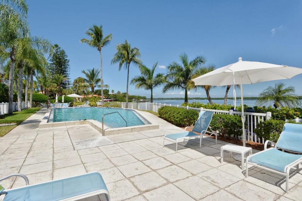 Waterfront, Spa, Pool, Private Paradise on Longboat Key House in Longboat Key