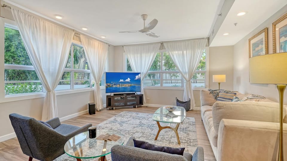 Waterfront, Spa, Pool, Private Paradise on Longboat Key House in Longboat Key