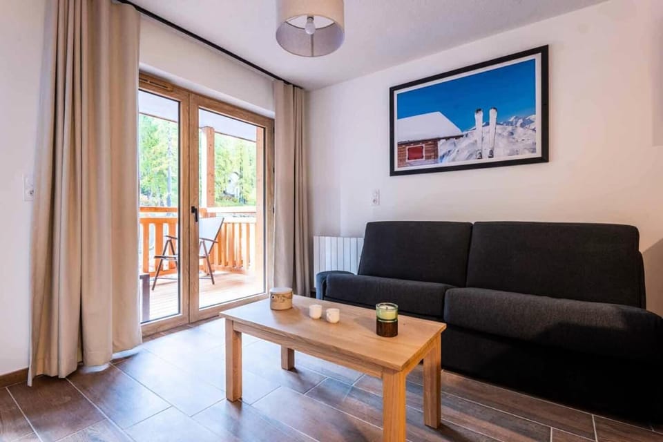 Bed, Living room, kitchen