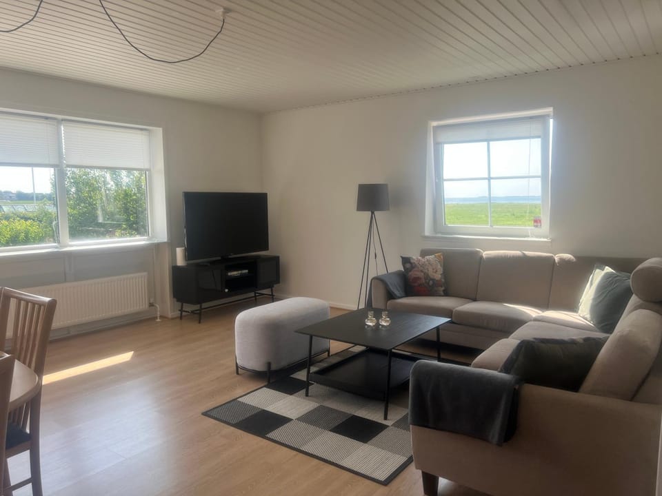 Communal lounge/ TV room