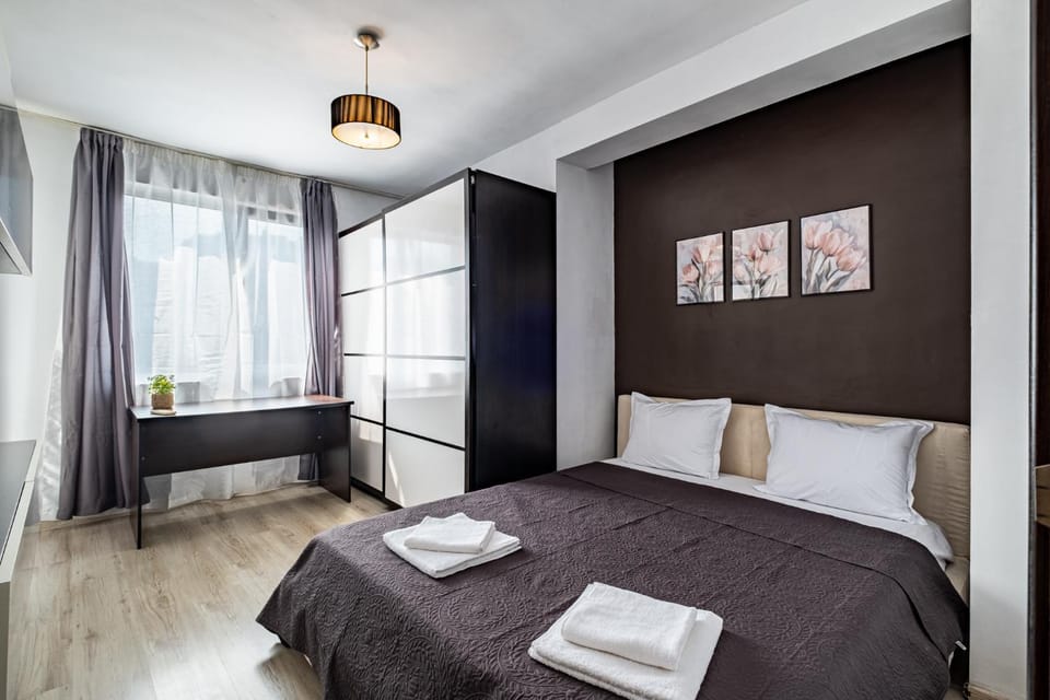 Bed, View (from property/room), Photo of the whole room, Bedroom, towels, wardrobe