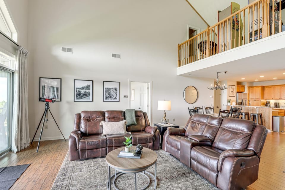 Family Fun in Sugar Mtn! Mountaintop Gem w/ Views House in Sugar Mountain
