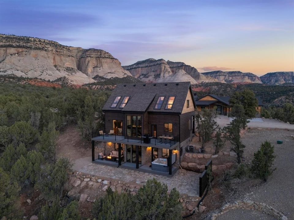 Sunset Pointe Modern Comfort Epic Views Zion House in Orderville