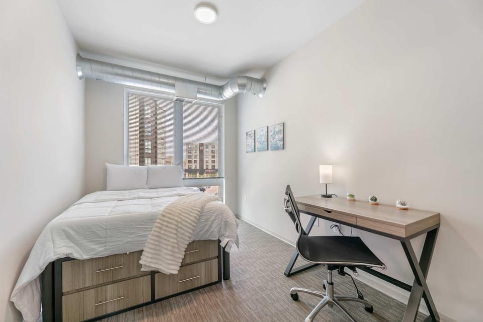 Spacious and Modern With Premium Amenities Near U of M Apartment in Minneapolis