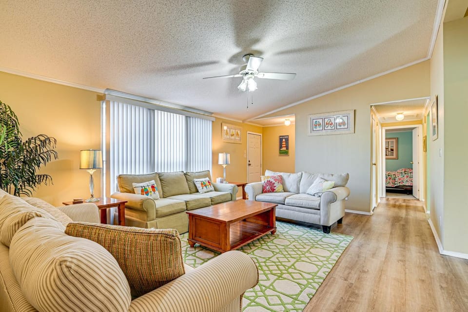 Walk to Surfside Beach: Home w/ Pool Access House in Garden City