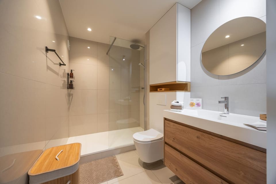 Shower, Toilet, Bathroom