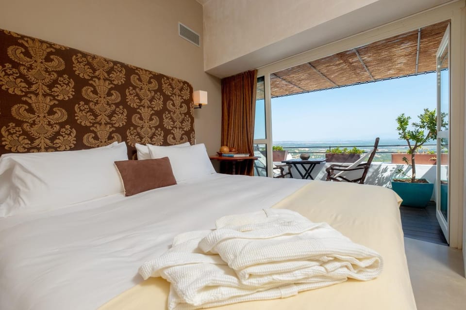 Natural landscape, Balcony/Terrace, Bedroom