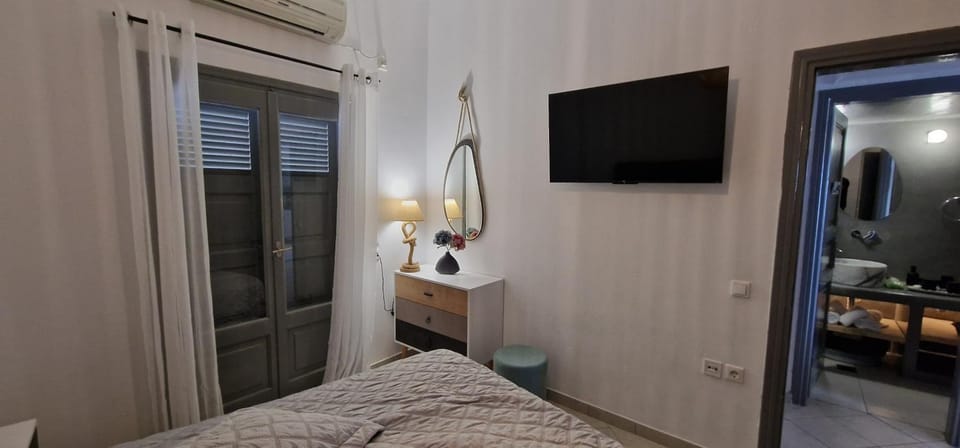 Communal lounge/ TV room, TV and multimedia, Bedroom, air conditioner