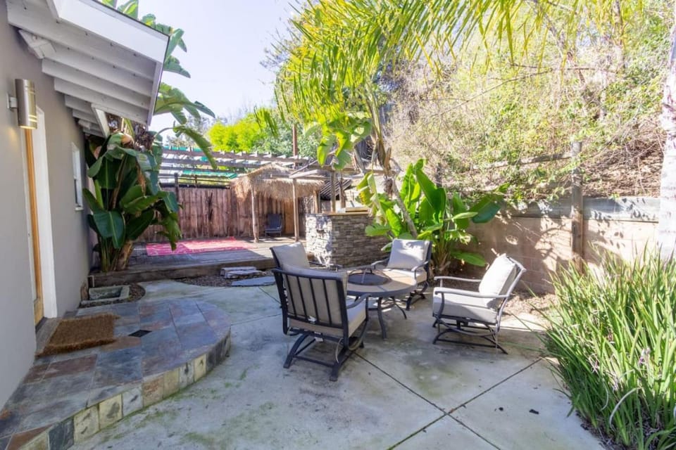 Centrally Located Cottage Near Lake Trails Shops House in La Mesa