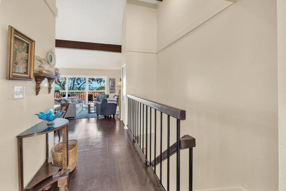 2BR Condo with Views Near Shops and Food, Fast WiFi House in Carlsbad