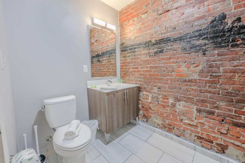 4 Bed 2 Bath 200mbps Internet Luxury Keyless Entry Apartment in Beacon Hill