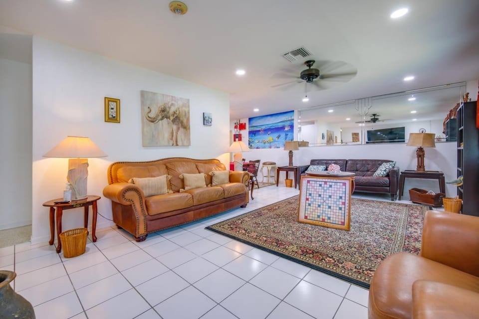 < 3 Mi to Hard Rock Stadium: Miami Home w/ Sunroom House in Miami Gardens