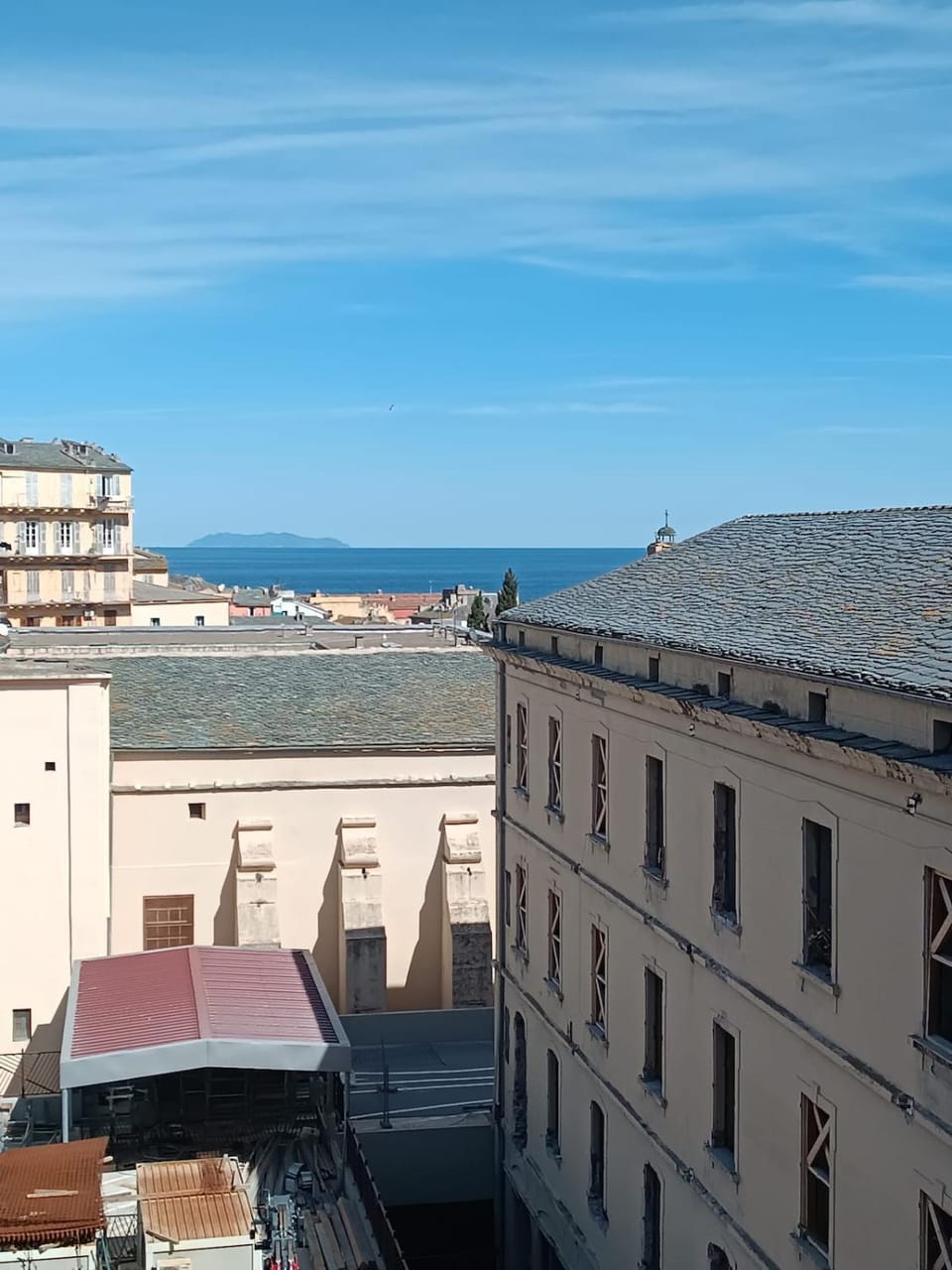 City view, Sea view