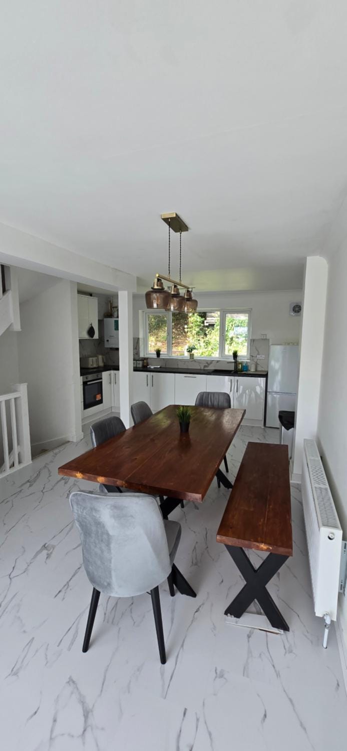 4-Bed Townhouse with Sea Views House in Folkestone