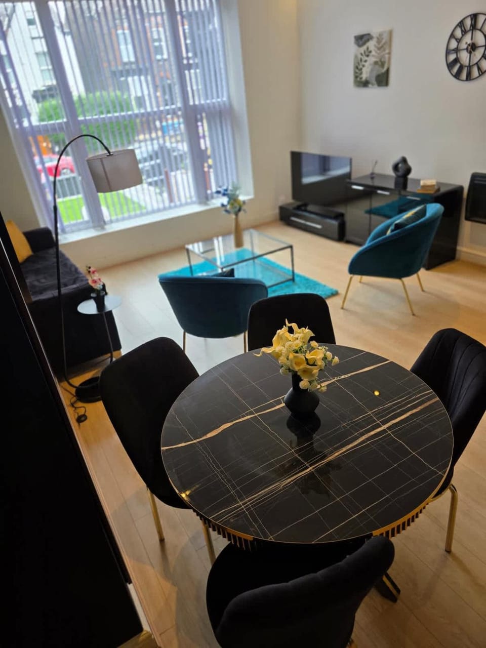 Deluxe 2BR Apartment Near City Center - Sleeps 6 Apartment in Liverpool