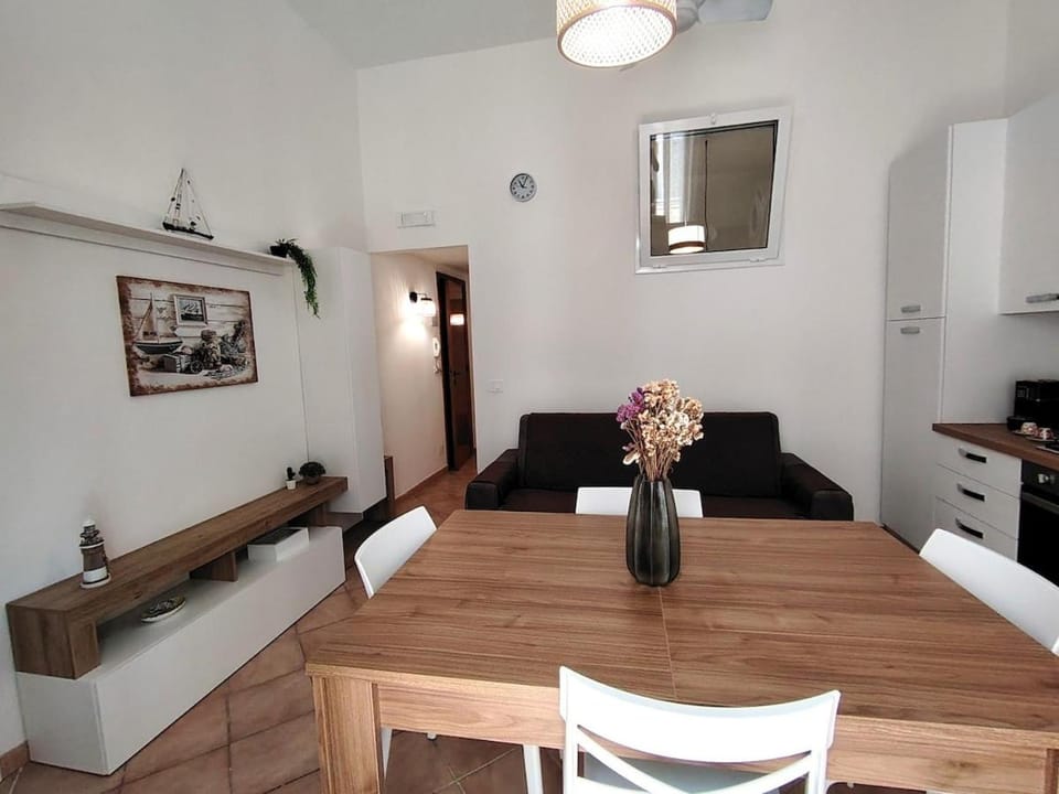 Kitchen or kitchenette, Living room, Dining area, stove